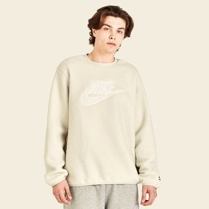 BNWT. Sherpa Nike sweatshirt. *RARE* hard to find in USA